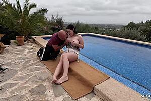 Curvy babe with bouncing boobs seduces stranger for rough anal by pool