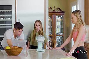 Khloe Kingsley and Mazy Myers beat Lucky Fate's meat to cool off! 🔥🍆