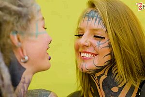 ALT-GIRLS TATTOOED LESBIAN PUNK GOTH HIPPIE SPIT TONGUE DILDO FUCK