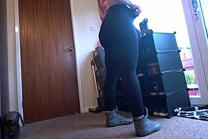 frustrated big butt babe rides cock hard for deep creampie workout 💦🍑