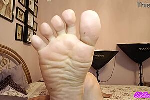 Mistress Xo Bunny shoves DIRTY feet right in your face!