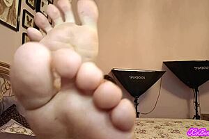 Mistress Xo Bunny shoves DIRTY feet right in your face!