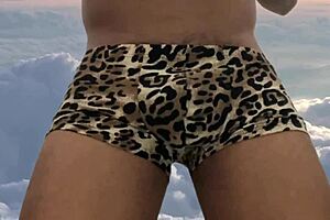 curvy amateur bodybuilder dances sexy then masturbates hard on cam