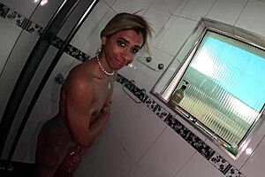 Sol di Luna hits Brazil's hottest house for juicy bareback bath fun