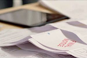 Jasper Nyx milf desperately pleads for bill help emotionally