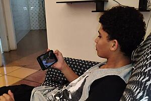 yo caught her with vr glasses so i shoved my cock down her throat 😏🍆