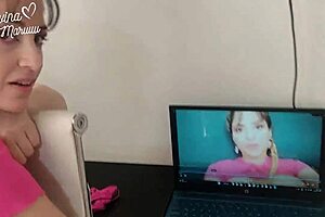 ¿Mi vecino me folla el culo duro después de provocarlo?