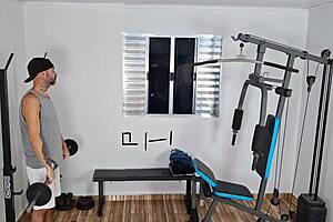 Cheating Wife Hooks Up Discreetly at the Gym