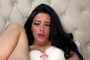 wanna feel my horny american student gf squirt on cam?