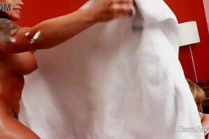 Seducing masseuse Jasmeen Lefleur... uh got so lucky with that huge cock ride!