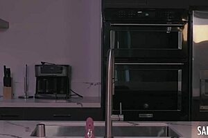 wanna watch sara jay finger fuck herself on kitchen counter?